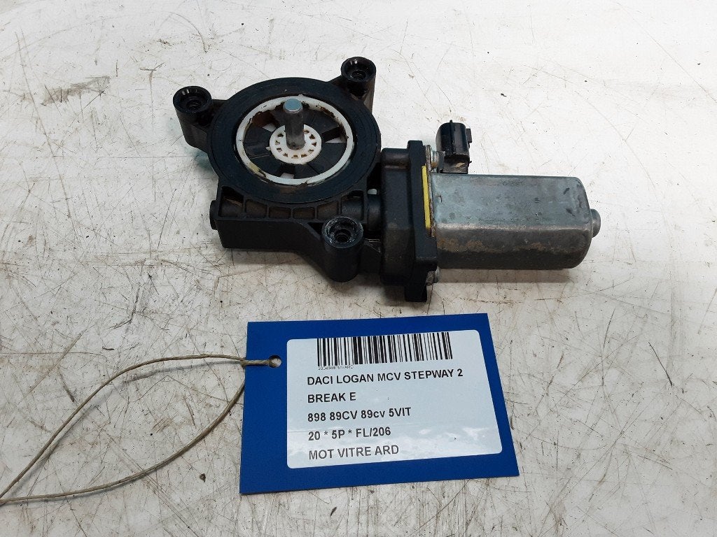 MOTEUR LEVE VITRE ELECTRIQUE ARRIÈRE DROIT Dacia, Dacia, Renault Deutschland AG, Utilisé, Peter-Huppertz-Straße 5
51063  Köln, DE