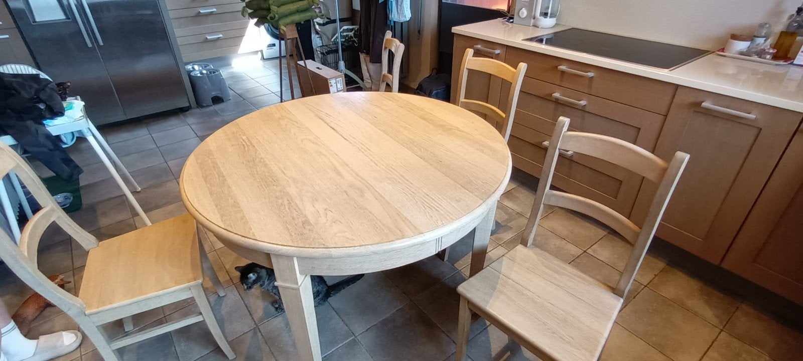 Houten tafel met 4 bijbehorende stoelen, Ophalen, Gebruikt, 100 tot 150 cm, Rond