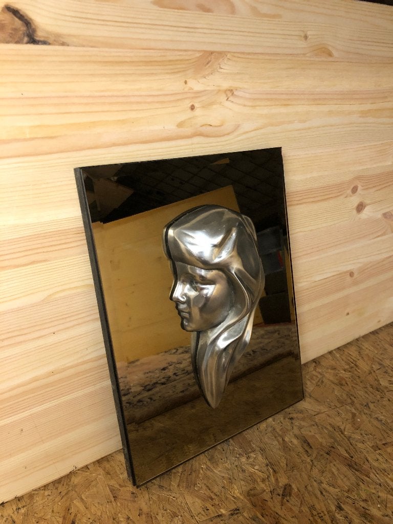 Gezicht meisje in tin op spiegel, Enlèvement
