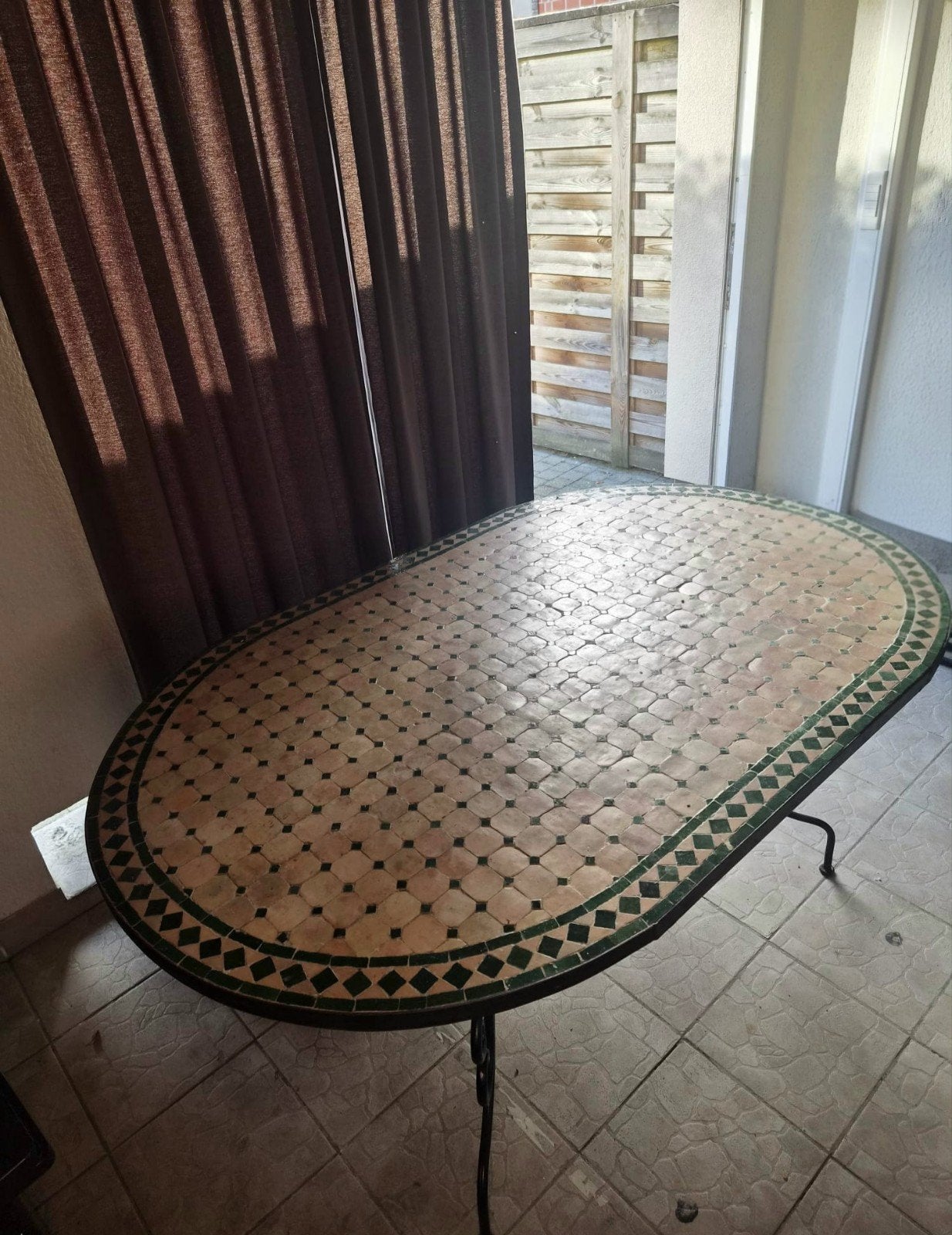 mozaïek tafel, Ophalen