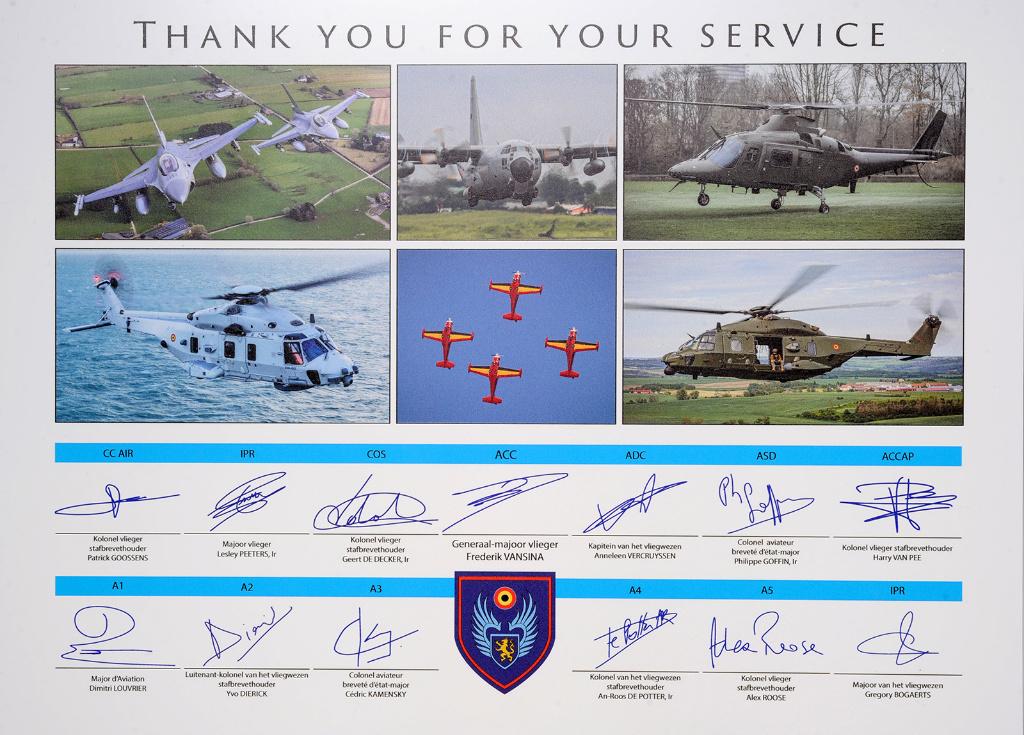 Faé B - Panneau photo 2019 signé par le général Vansina, Envoi, Armée de l'air, Photo ou Poster