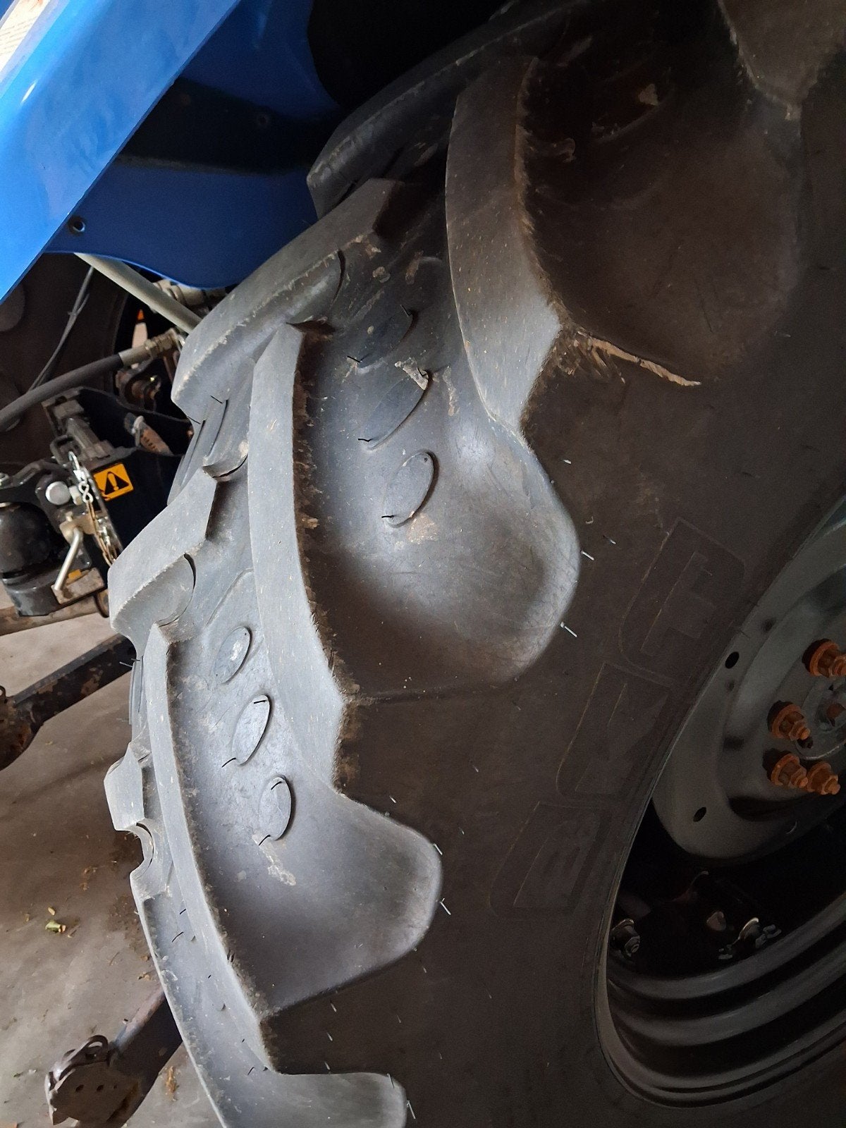 Pneus tracteur 16.9R34 et 13.6R24, Articles professionnels, Enlèvement ou Envoi