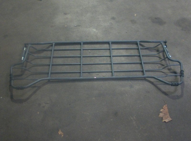 BARRIÈRE CHIEN Volvo XC70 (SZ) (01-2000/08-2007), Info@volvocars.com, Volvo Car Germany GmbH, Siegburger Straße 229
50679  Köln, DE