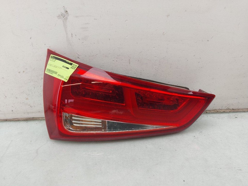 FEU ARRIÈRE GAUCHE A1 Sportback (8XA / 8XF) (|8X0945093E|), Autos : Pièces & Accessoires, Auto-Union-Straße  1,
85057  Ingolstadt, DE