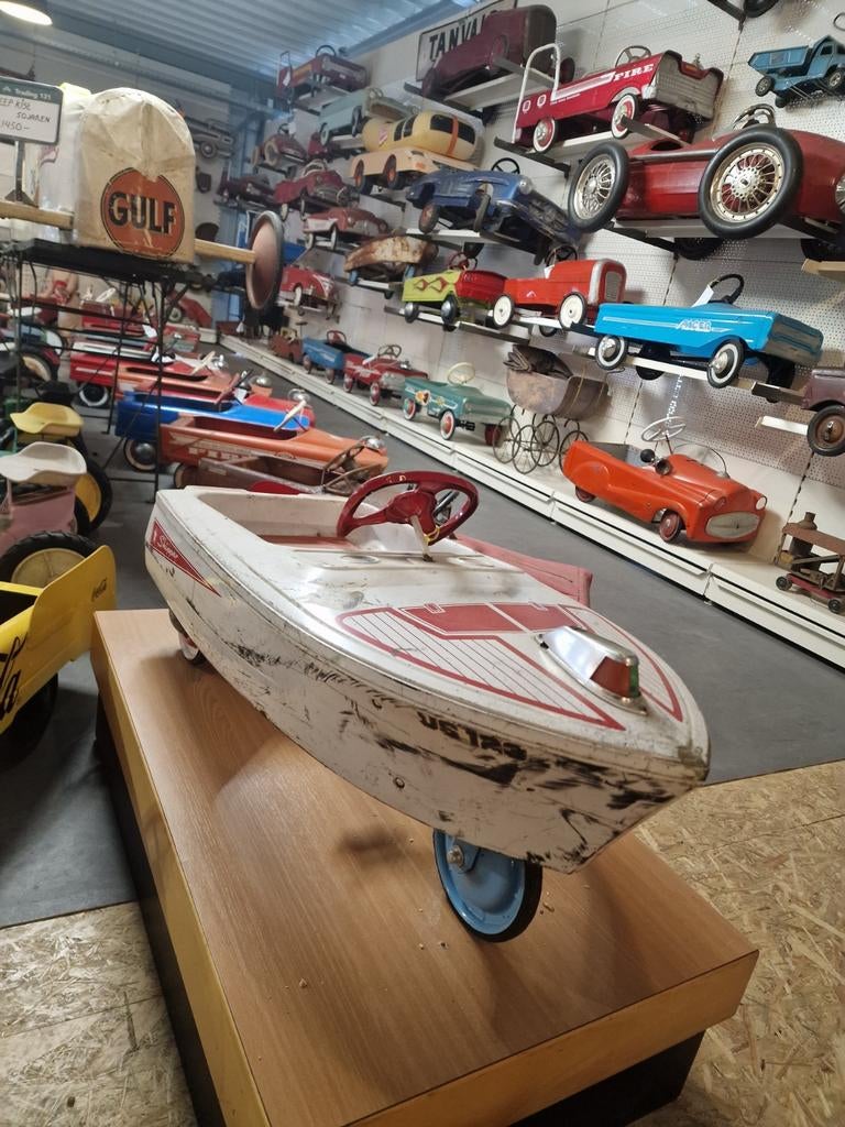 Jolly roger flagship trapboot 1968 metaal, Antiek en Kunst, Antiek | Speelgoed, Ophalen