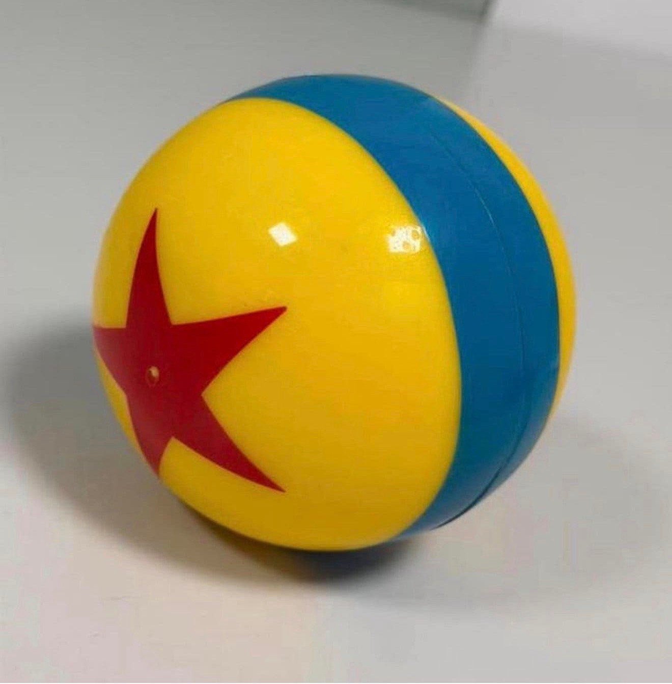 Disney parks Pixar Toy Story Luxo Bal 4” 10cm – NIEUW ball, Verzamelen, Ophalen of Verzenden, Nieuw, Beeldje, Replica of Model