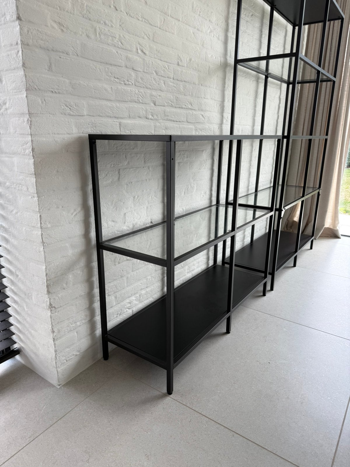 Zwarte lage stellingkast ikea, Huis en Inrichting, Ophalen, Zo goed als nieuw