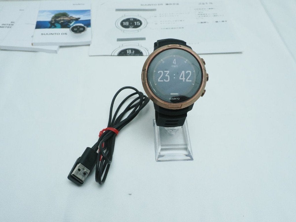 Suunto D5 Ordinateur de Plongée Complet, Sports nautiques & Bateaux, Plongée, Comme neuf, Ordinateur de plongée, Enlèvement ou Envoi