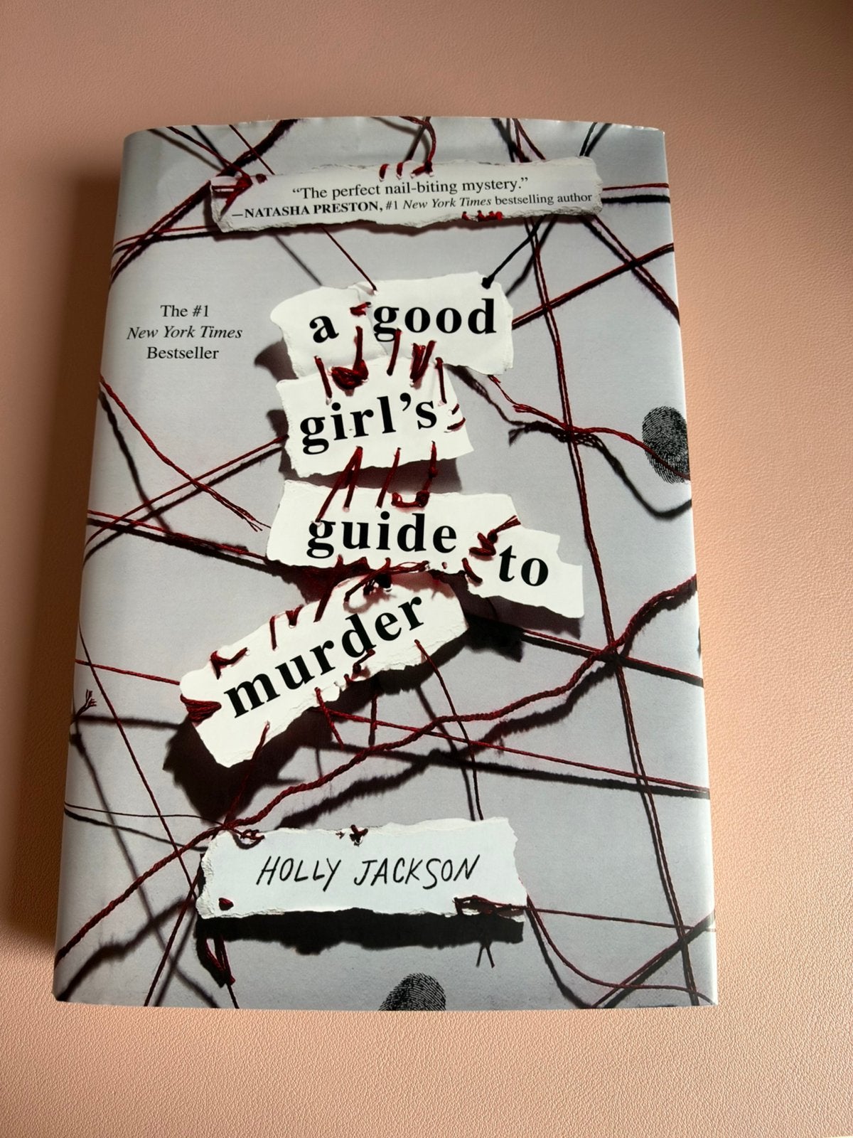 A good girl’s guide to murder, Enlèvement, Comme neuf