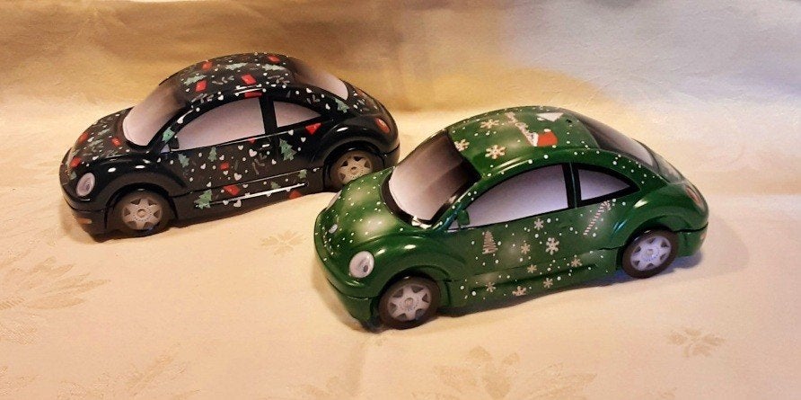 2 boîtes en fer blanc Volkswagen Beetle Christian Delorme, Collections, Boîte en métal, Enlèvement ou Envoi, Comme neuf, Biscuits