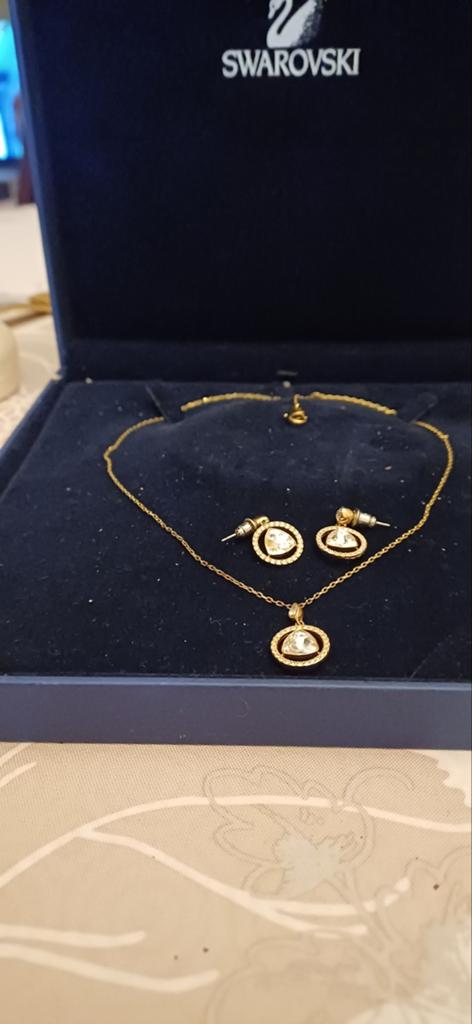 Swarovski set, Enlèvement