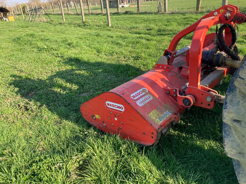 Klepelmaaier Maschio Corazza 170, Ophalen