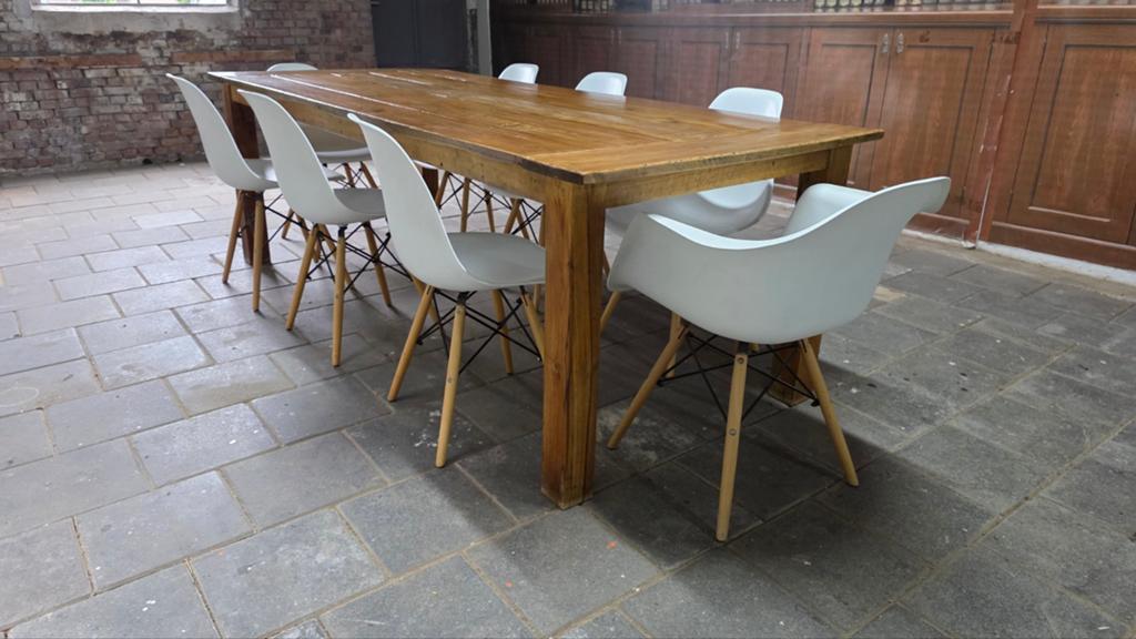 Grote massieve tafel 240 cm met 8 stoelen, Huis en Inrichting, Tafels | Eettafels, Ophalen, Gebruikt