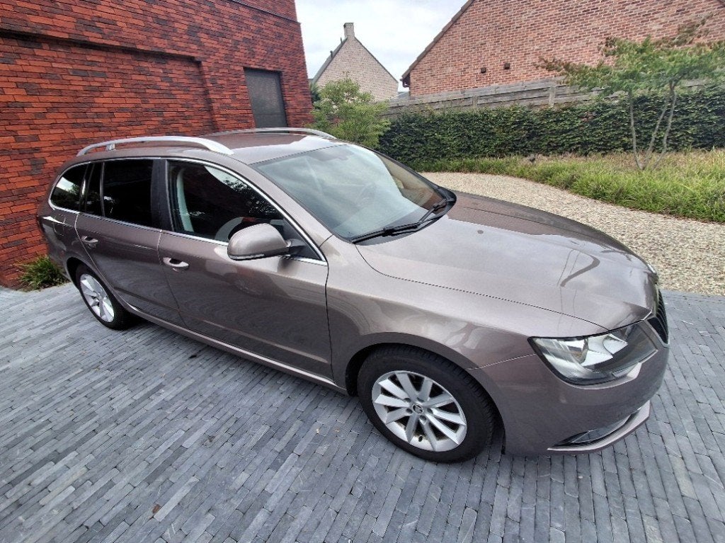 Skoda Superb 1.8 TSI Ambition, Euro 5, Achat, Boîte manuelle, Entretenue par le concessionnaire