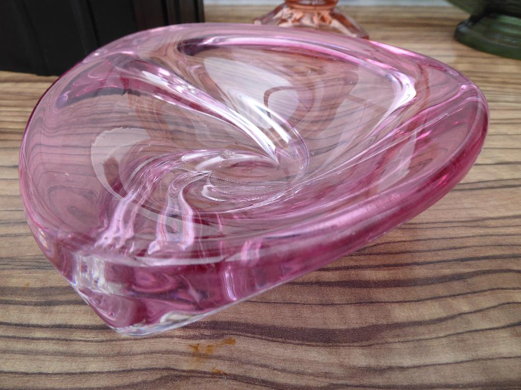 val saint lambert  cendrier rose 16.5cm ,VSL, Antiquités & Art, Enlèvement ou Envoi