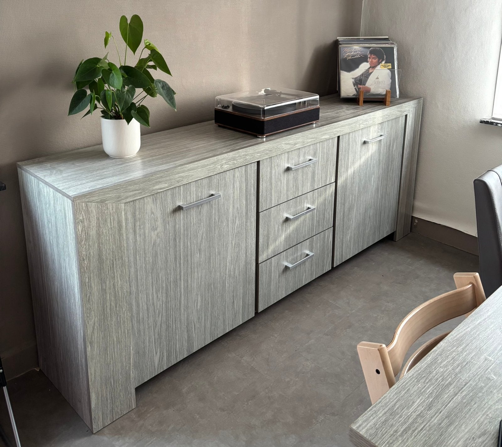 Woonkamer meubels: tafel, dressoir, vitrinekast en tv-kast, Enlèvement, Utilisé