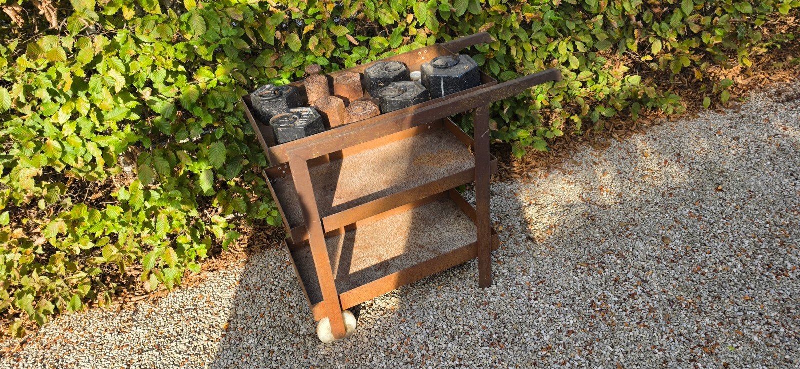stootkarretje / barmeubeltje in ijzer + gewichten in ijzer, Tuin en Terras, Ophalen