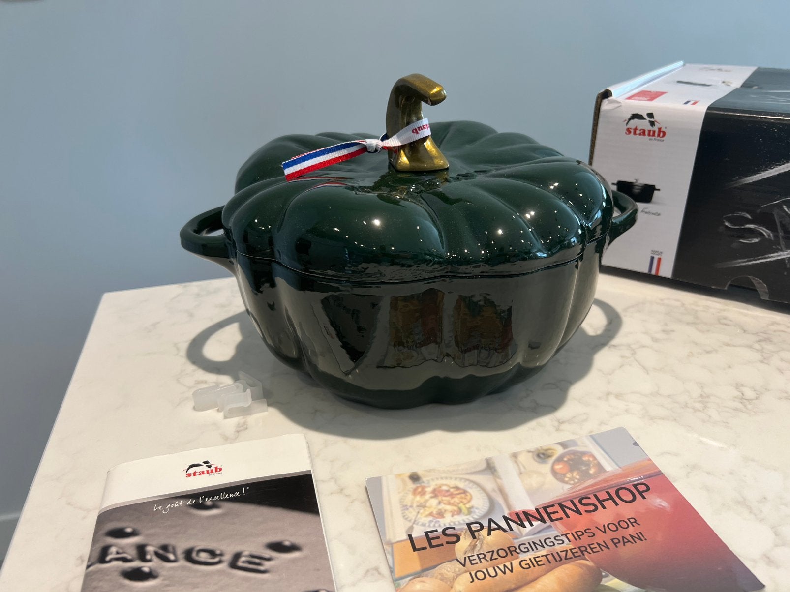 Nieuwe Staub Pompoen 24 cm Basilicum in de doos, Met handvatten, Nieuw, Ophalen of Verzenden, Zwilling