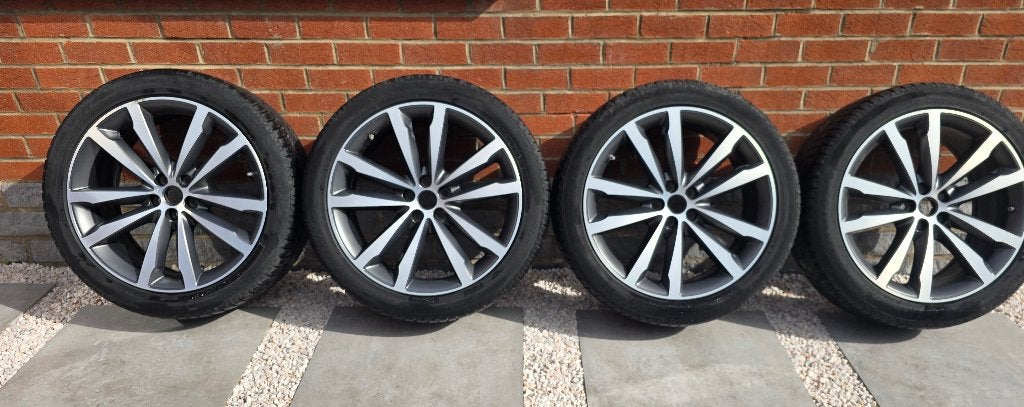 Lot de 4 jantes Alu et pneus hiver 20" Jaguar E-Pace, Autos : Pièces & Accessoires, Pneus & Jantes, Véhicule de tourisme, Pneu(s)