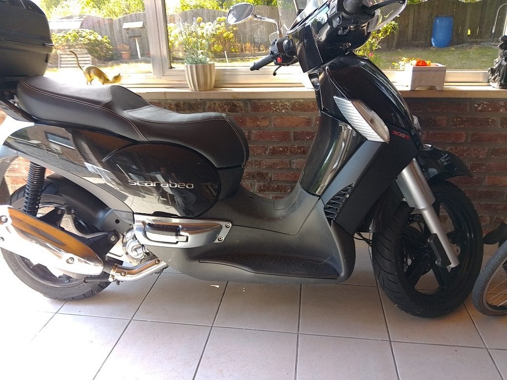 Scooter/moto Aprilia Scarabeo 300, Fietsen en Brommers, Brommers | Overige merken, 300 cc, Zo goed als nieuw, Ophalen, Aprilia