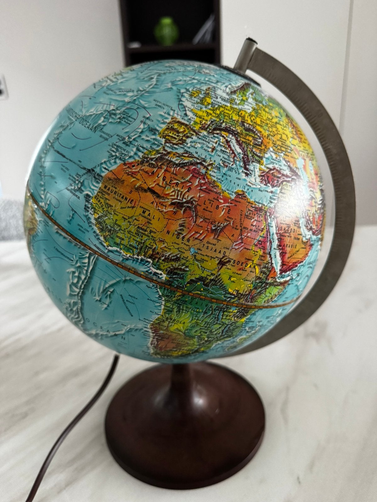 Wereldbol met ingebouwde lamp, Maison & Meubles, Accessoires pour la Maison | Globes, Enlèvement, Lumineux, Utilisé, Plastique
