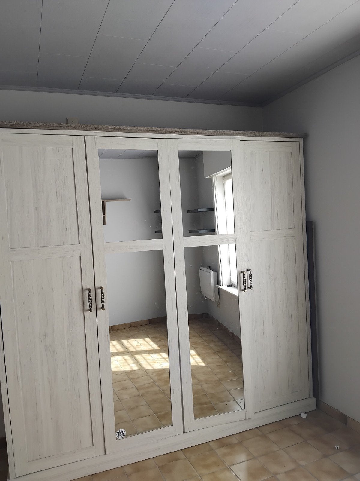 kleerkast, 2 nachtkastjes commode en spiegel,, Enlèvement, Utilisé