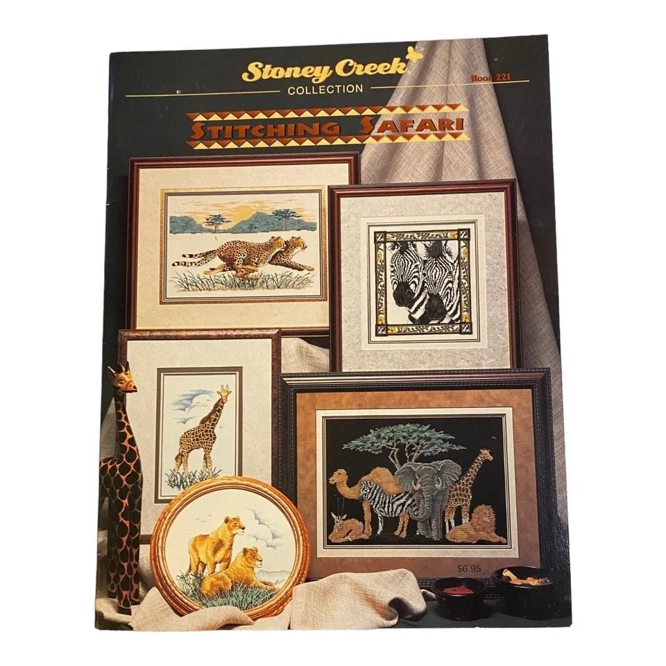 Stoney Creek Book 221 STITCHING SAFARI - 7 modèles, Hobby & Loisirs créatifs, Enlèvement ou Envoi, Comme neuf, Broderies à la main