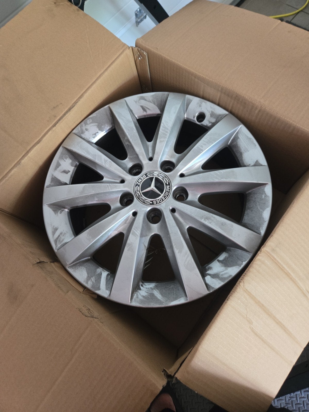 4 originele mercedes 17 inch velgen, Ophalen