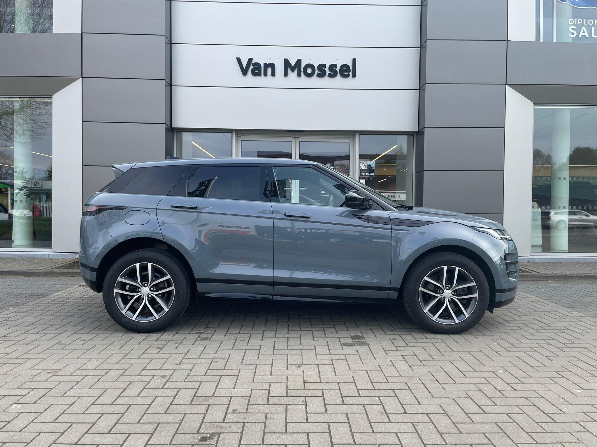 Land Rover Range Rover Evoque P160 R-Dynamic S (bj 2023), Auto's, Land Rover, Automaat, Gebruikt, Lederen bekleding, Leder