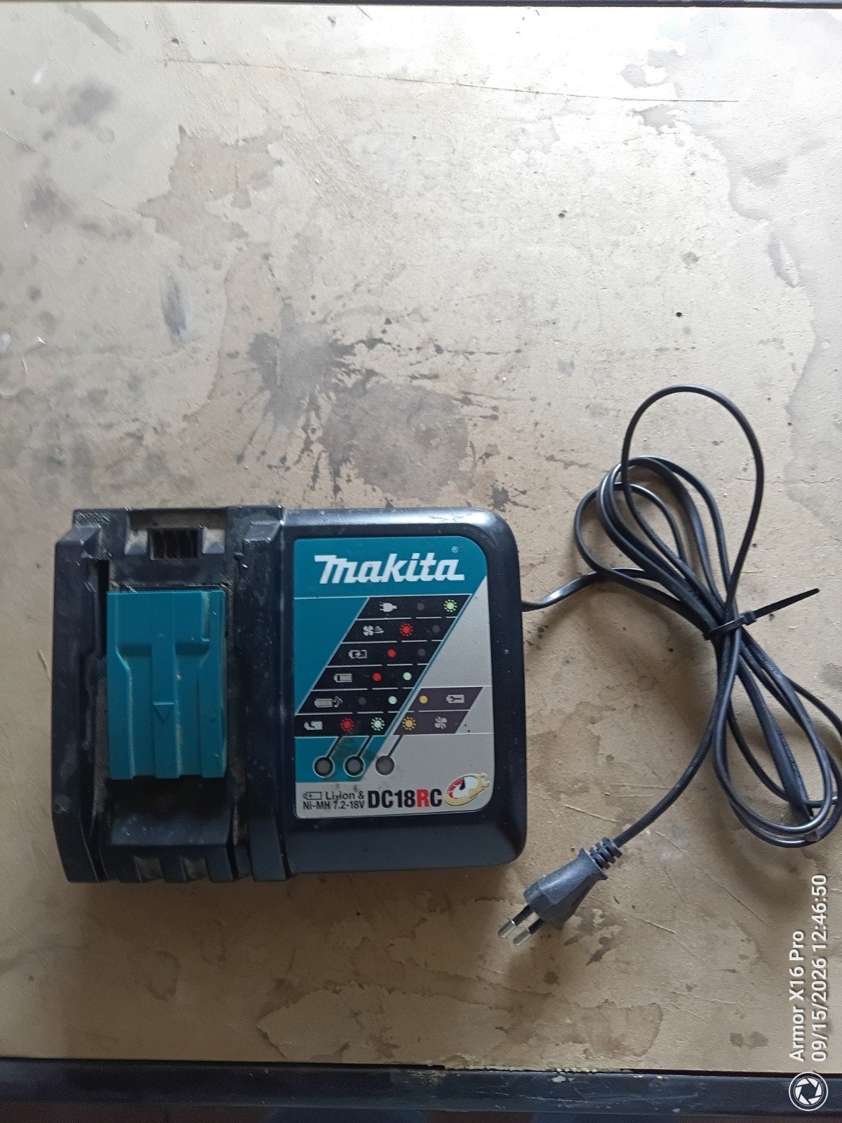 makita 18v lader, Enlèvement, Utilisé