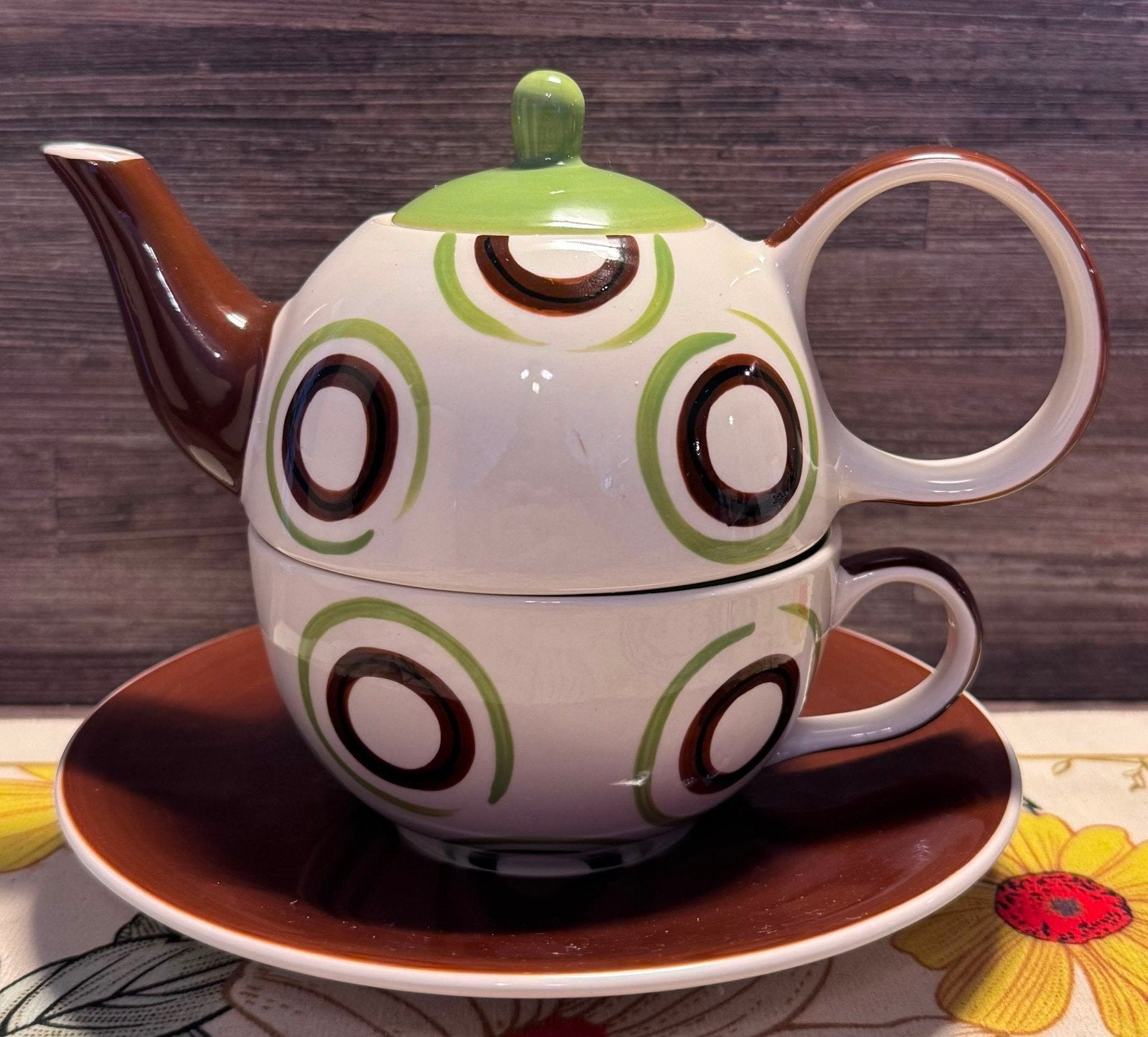 Leuke theepot met kop en schotel - Vintage stijl, Antiek en Kunst, Ophalen of Verzenden