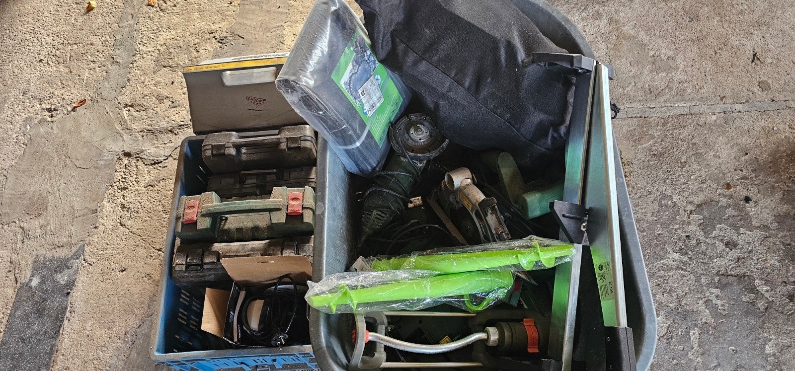 Grand lot d'outils de jardinage et de travail, tous ensemble, Enlèvement