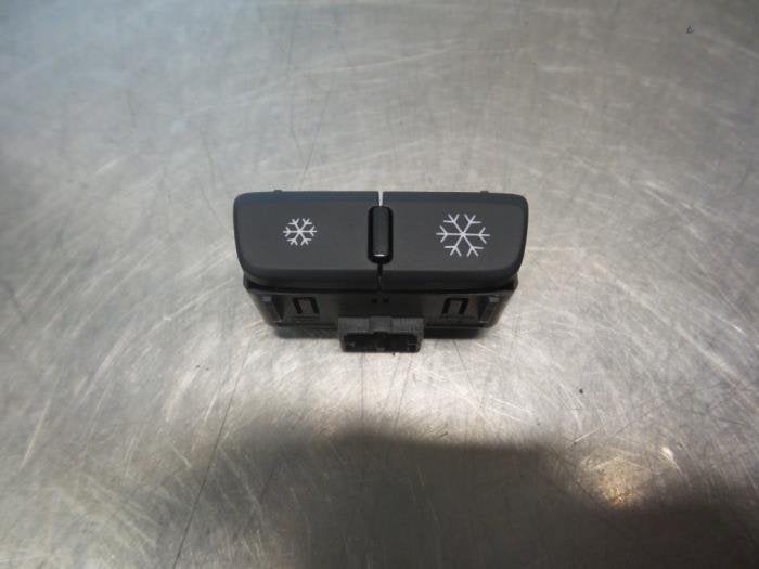 Commutateur clim d'un Audi A8 (A8 10-), -, 3 mois de garantie, Utilisé, -