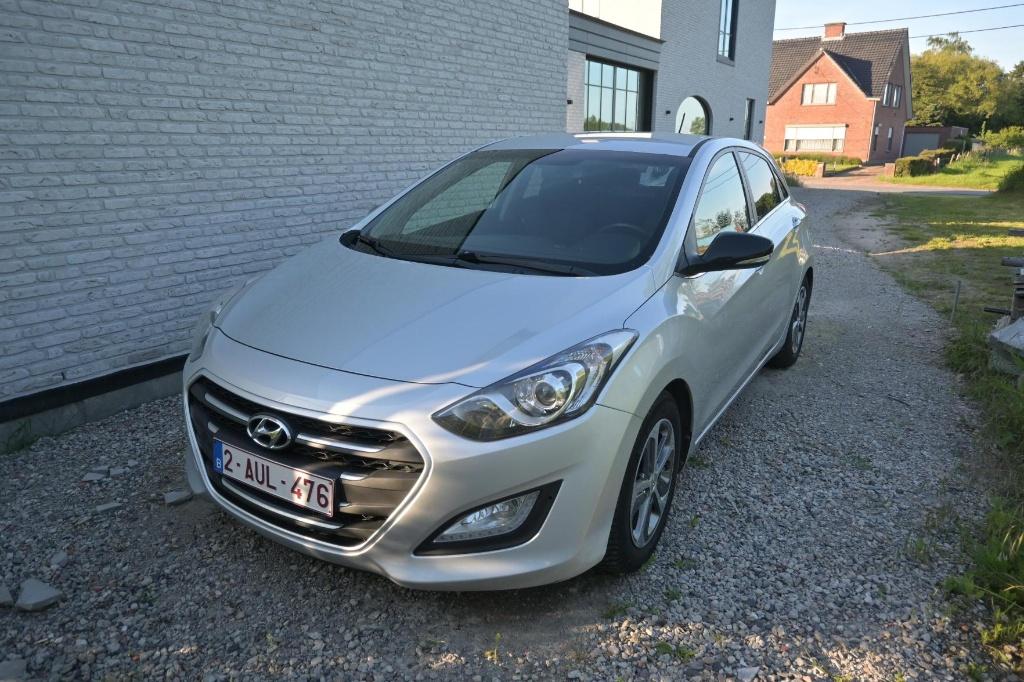 Hyundai I30 Hatchback 2016 (benzine) - 171 844 km, Auto's, Hyundai, Bluetooth, Euro 6, Handgeschakeld, Particulier