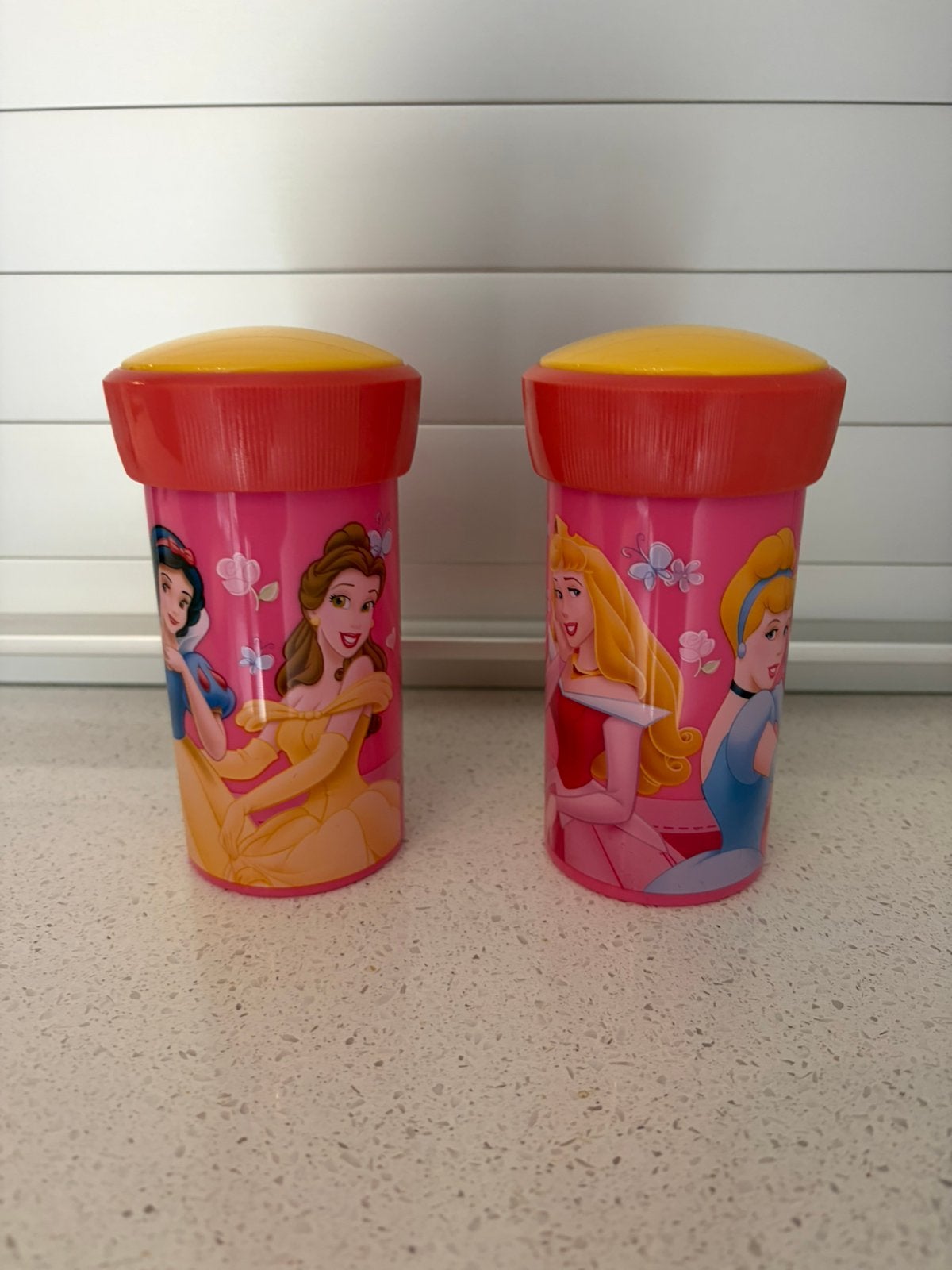 2 plastieken prinsessenbekers, Enfants & Bébés, Enlèvement, Comme neuf