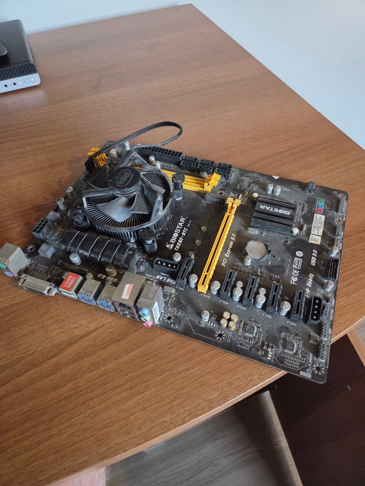 Biostar TB250-BTC PRO "mining" met gratis 128gb ssd, Computers en Software, Moederborden, LGA 1151, DDR4, Ophalen of Verzenden
