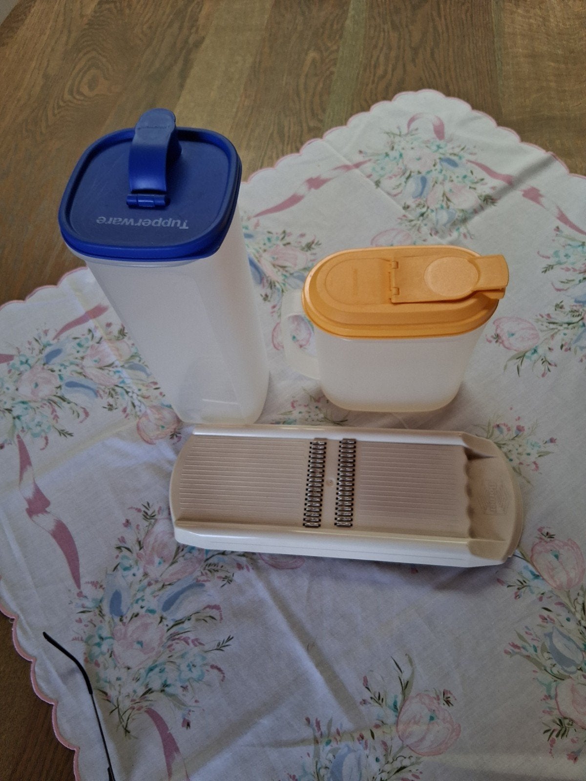 Tupperware dozen met deksel en 1rasp, Enlèvement