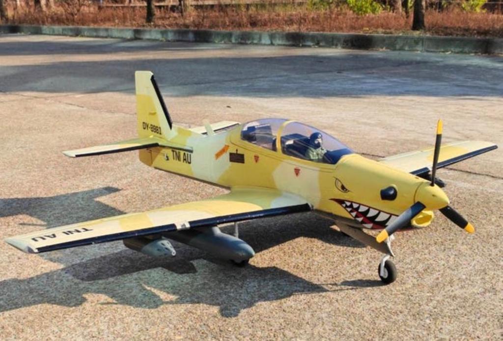 Dynam EMB-312 Tucano, Hobby & Loisirs créatifs, Modélisme | Radiocommandé & Téléguidé | Avions, Enlèvement, Neuf, Électro