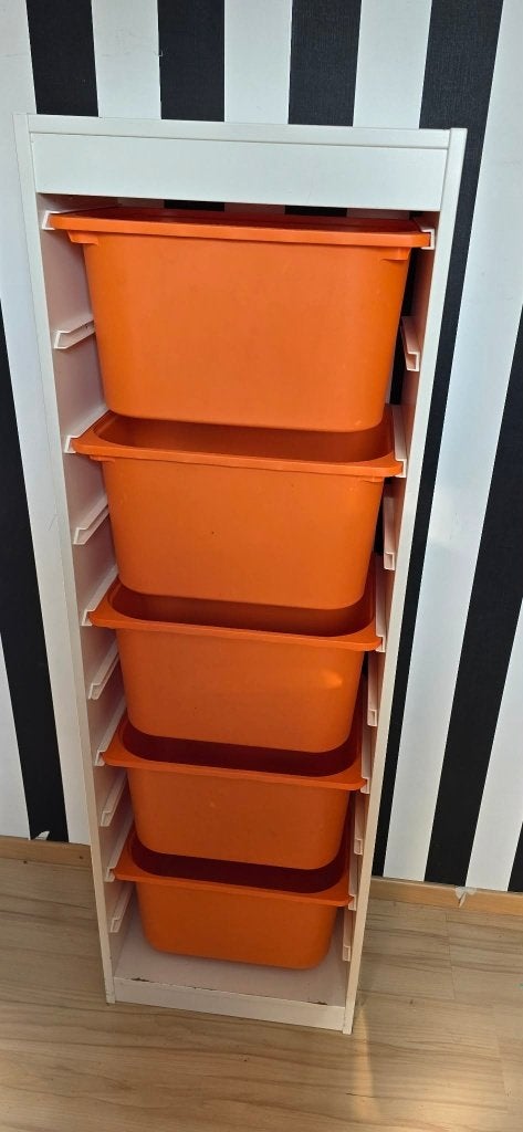 Kast met opberg bakken, Ophalen, Zo goed als nieuw, Kast