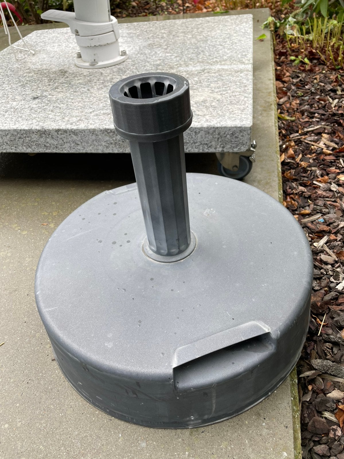 Parasolvoet in beton. Gratis., Tuin en Terras, Parasols, Ophalen, Gebruikt, Parasolvoet