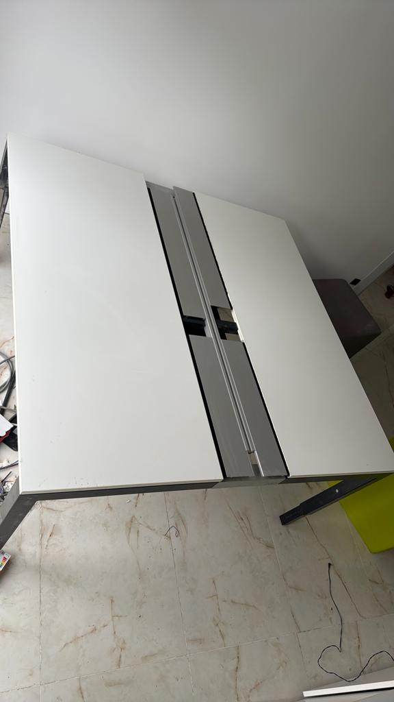 bureau tafel, Ophalen, Zo goed als nieuw