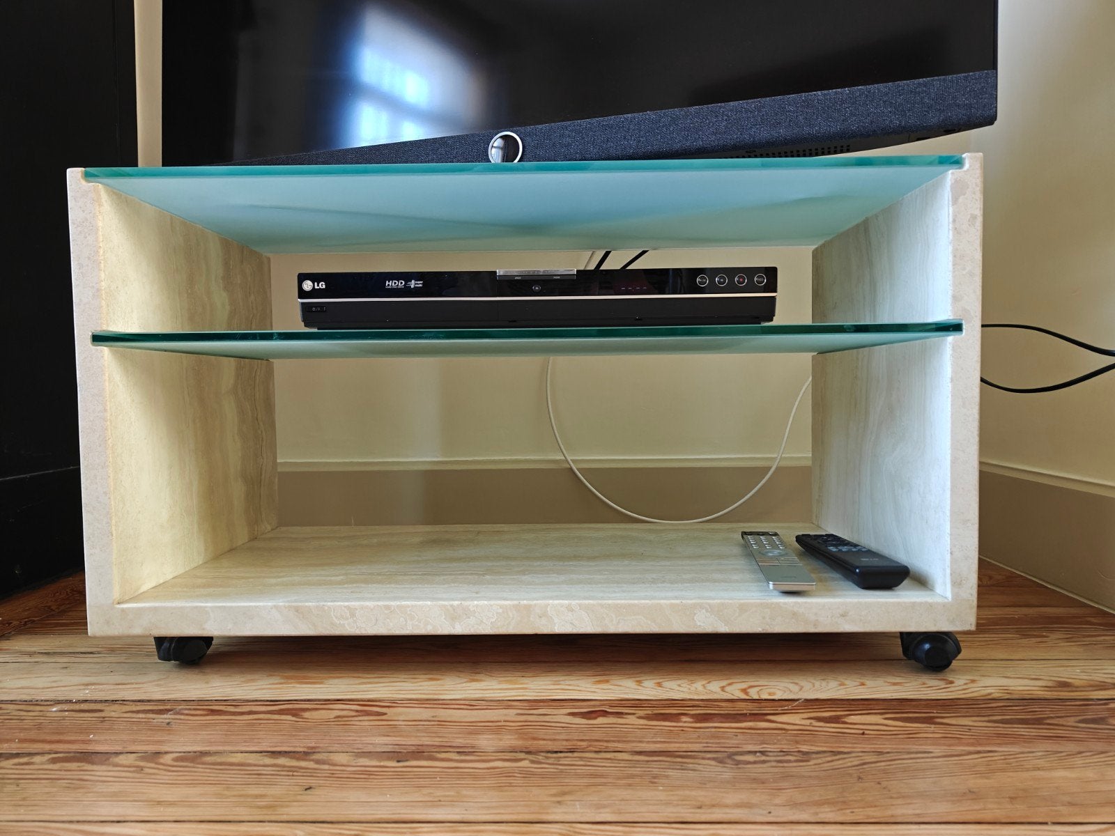 Petit meuble design travertin en super état