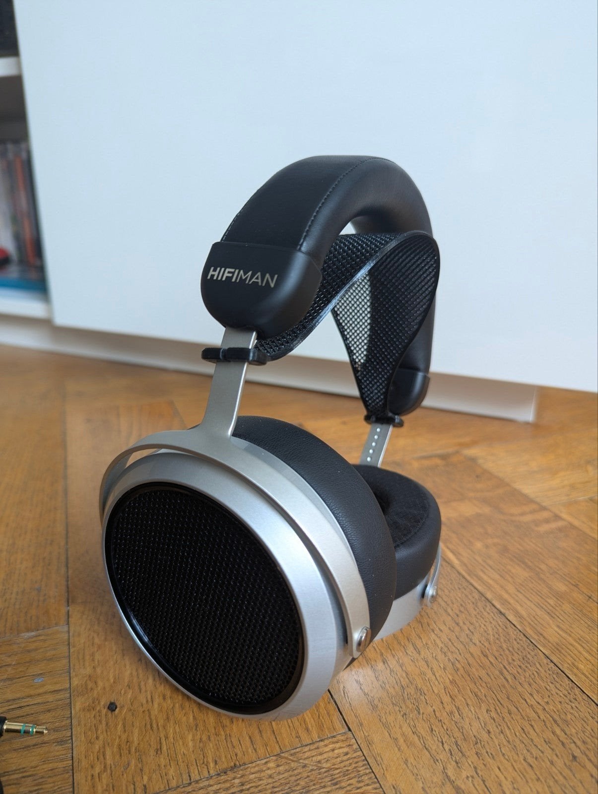 Hifiman he400se stealth with 3D printed suspension strap.