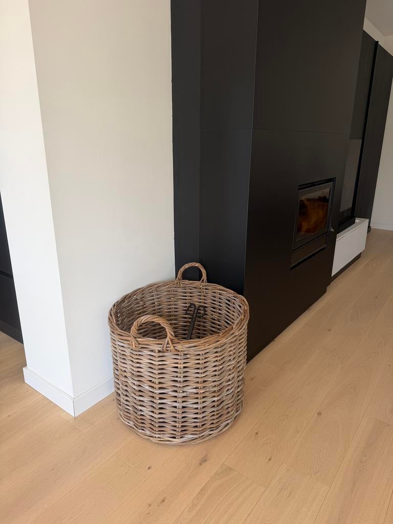 Rieten mand / houtmand, Ophalen, Zo goed als nieuw, Hout, Mand