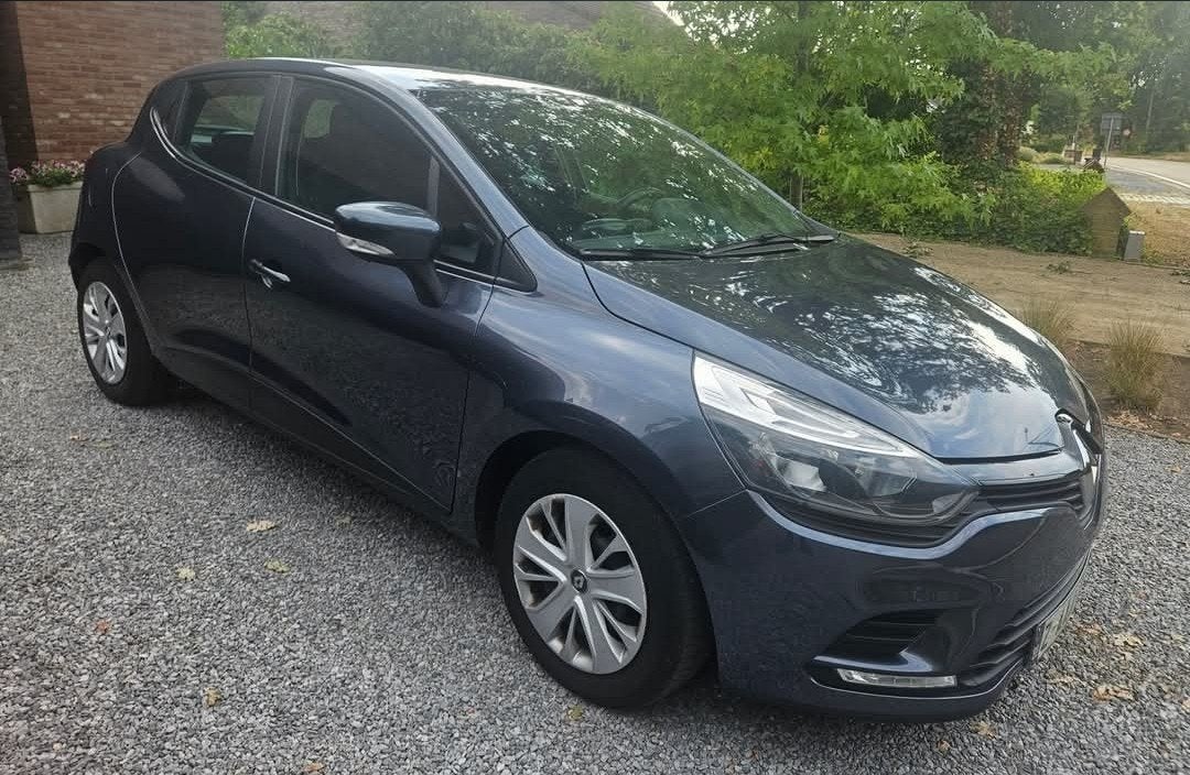 Renault Clio 1.1 benzine met slechts 45000 km !!!, Voorwielaandrijving, Dealer onderhouden, Stof, Zwart
