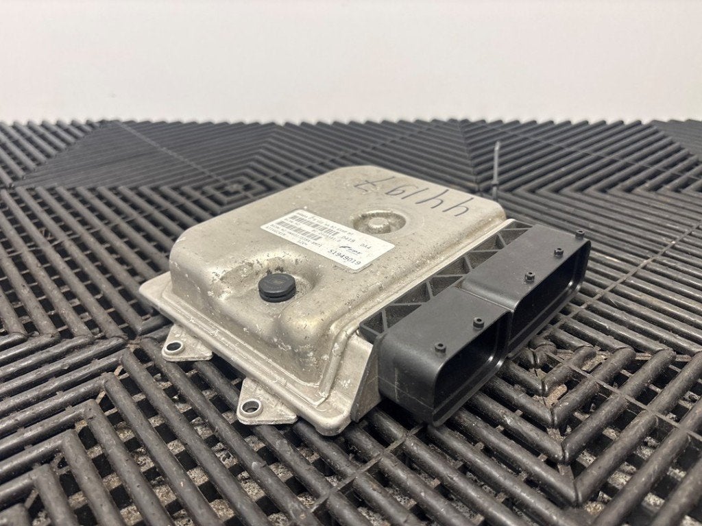 CALCULATEUR MOTEUR ECU Clio III (BR / CR) (|51949019|), Renault, Utilisé, Peter-Huppertz-Straße 5
51063  Köln, DE, Dialog.deutschland@renault.de