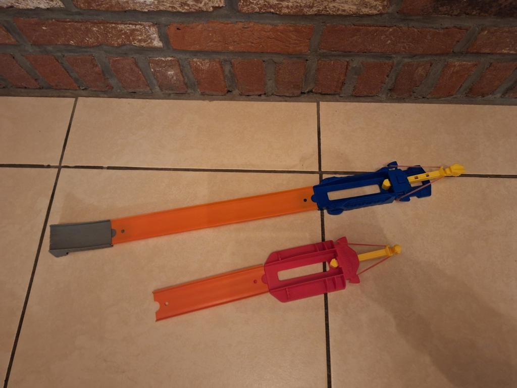2 Hot Wheels lanceer platformen + schans, Kinderen en Baby's, Speelgoed | Racebanen, Gebruikt, Racebaan, Handmatig, Hot Wheels