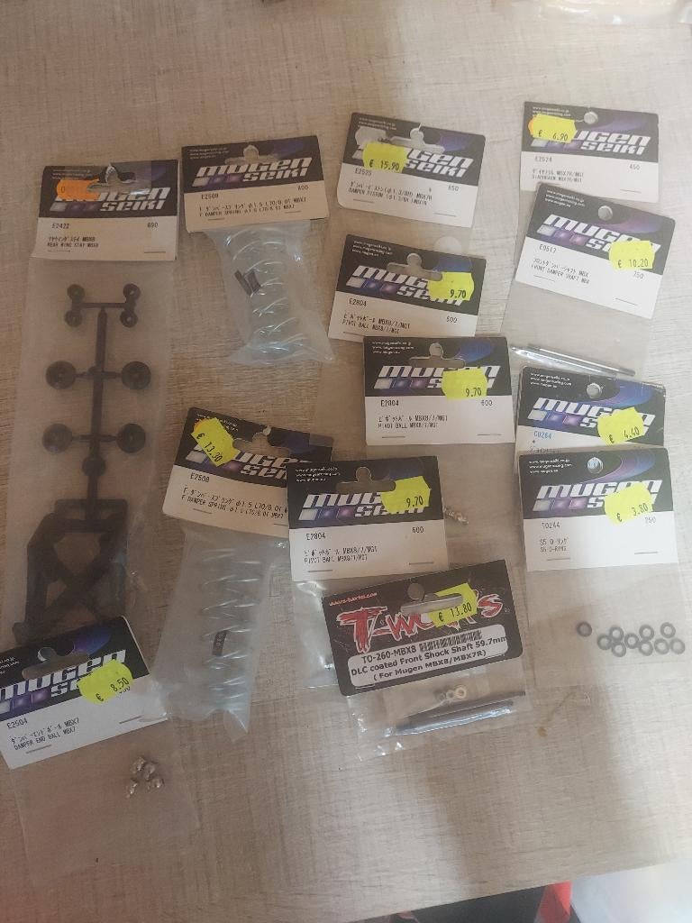 Pièces MUGEN TT 1/8 neuves, Elektro, Auto offroad, Nieuw, Ophalen of Verzenden