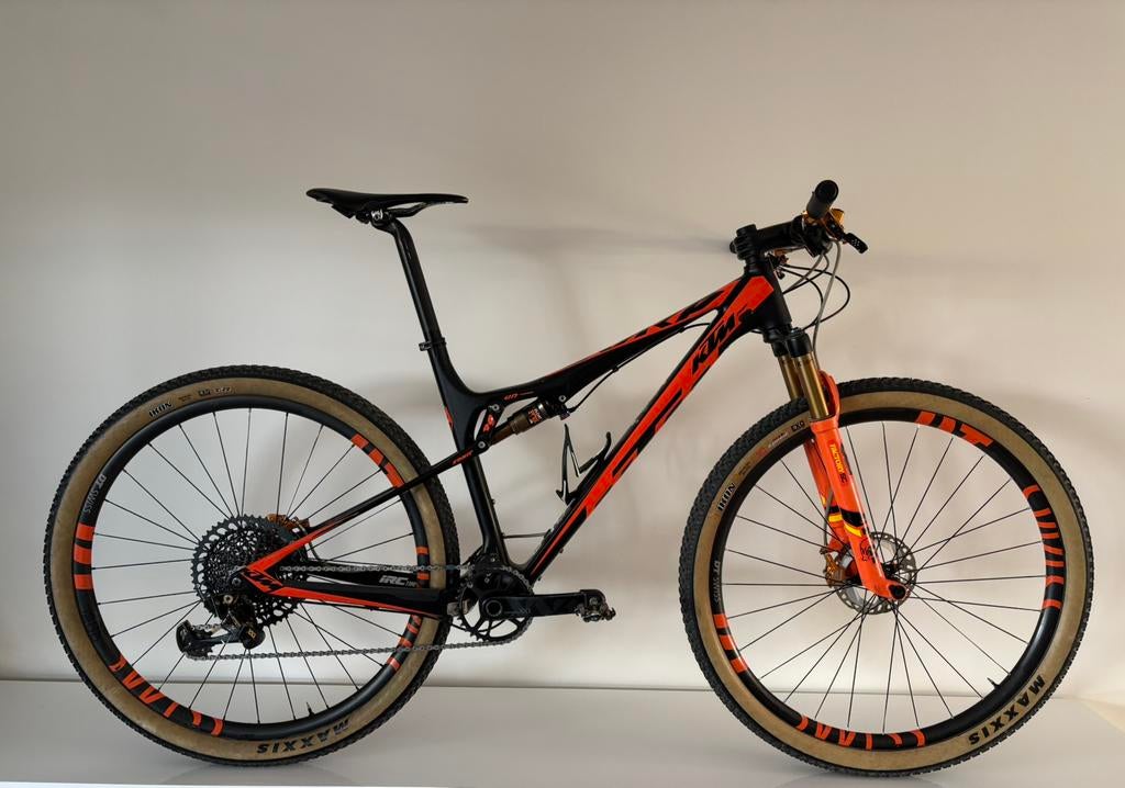 KTM SONIC full carbone taille L, Enlèvement, Comme neuf