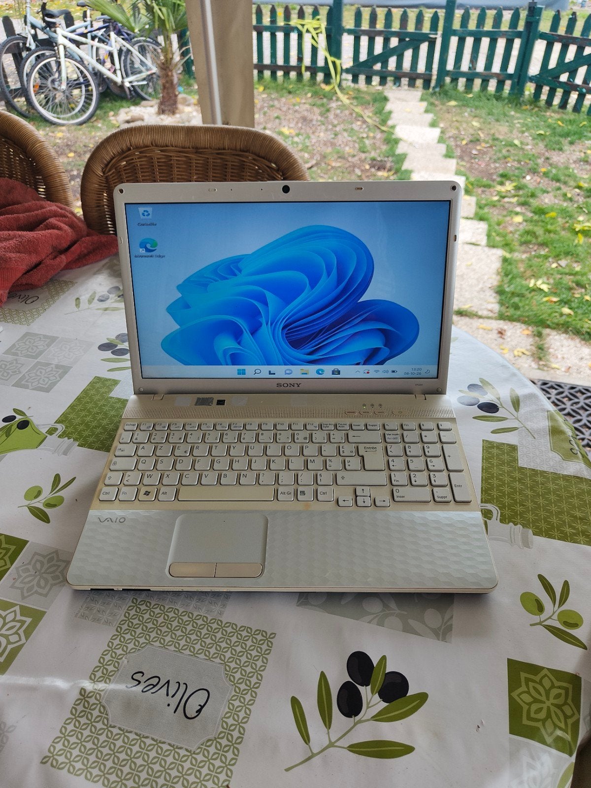 Sony 15,6/i3/6 GB/500 GB/Windows 11-laptop, Ophalen of Verzenden